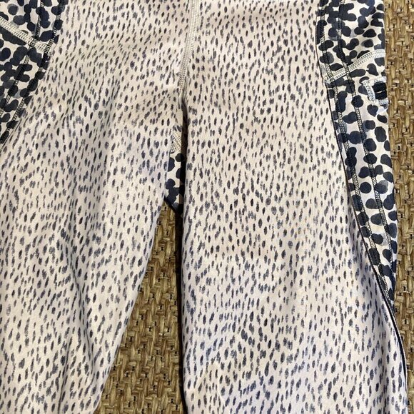 NEW LULULEMON Top Speed Crop Dottie Dash Grain Black Ace Spot size 2 - Picture 7 of 11